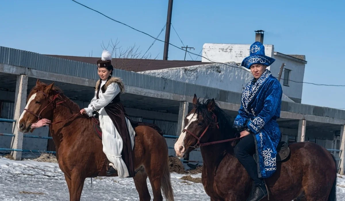 Если догонит – получает право на поцелуй: сотрудники акмолинской колонии играли в «Қыз қуу»