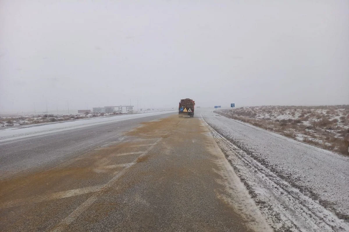 Из-за непогоды ограничения движения ввели на трассах четырех регионов Казахстана