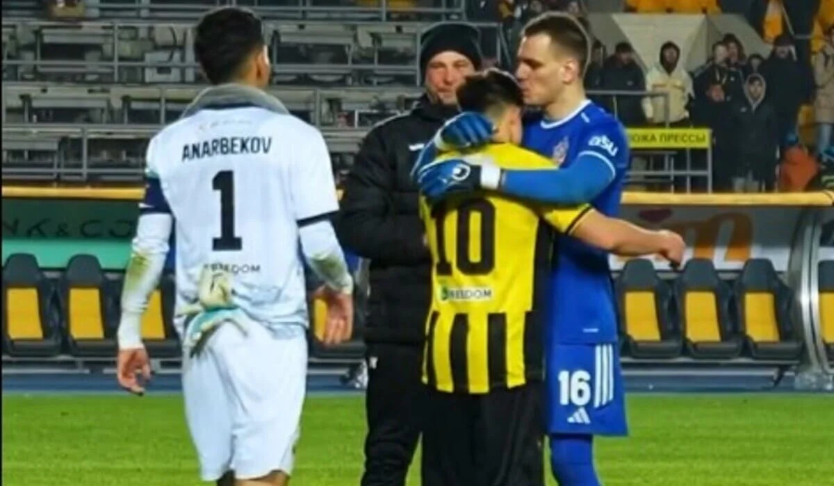 «Верните в «Кайрат»: Дастан Сатпаев и Заруцкий растрогали болельщиков (ВИДЕО)