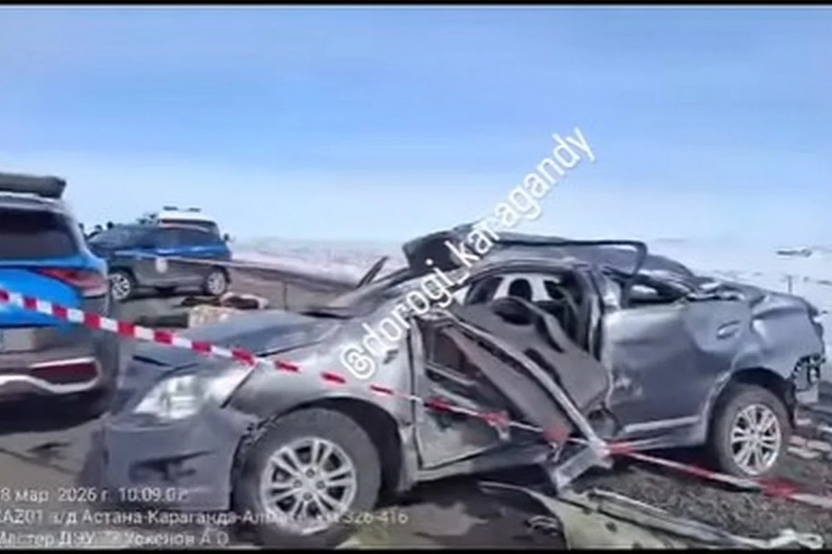 Три человека погибли в перевернувшемся на трассе автомобиле в Карагандинской области