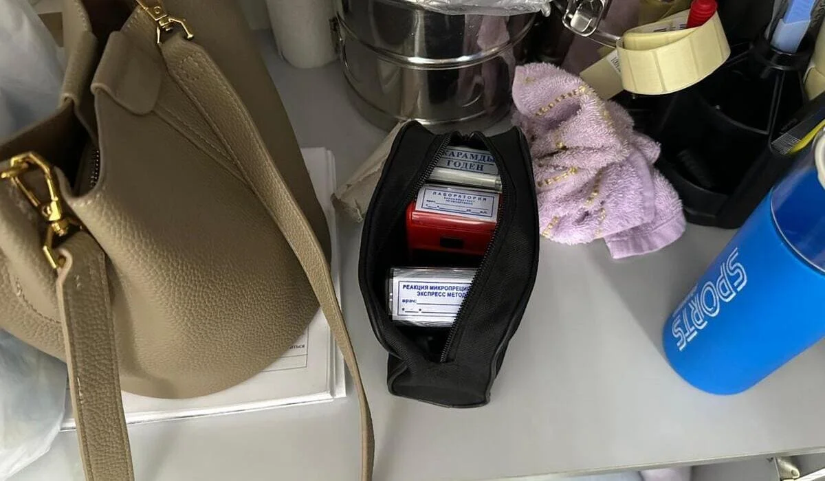 Медсестру задержали за оформление поддельных медицинских справок в Актобе (ФОТО)