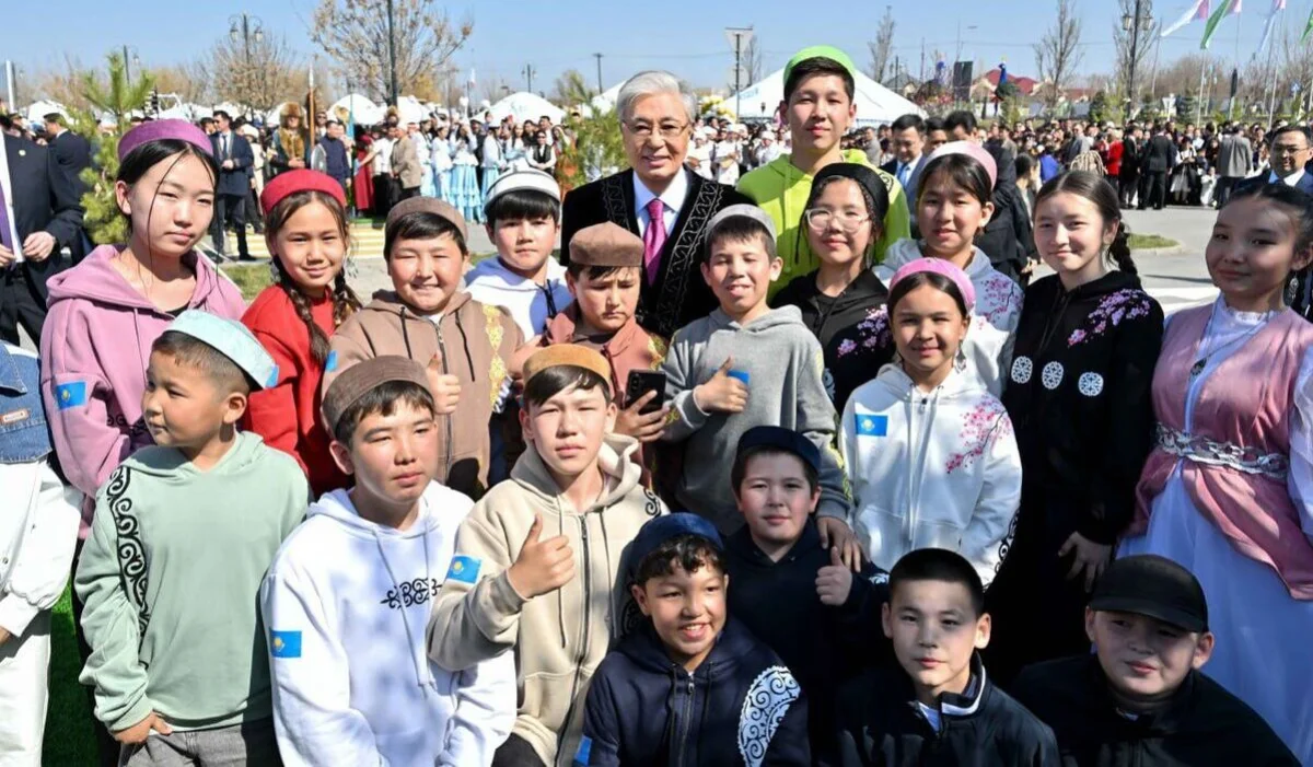 Токаев принял участие в народных гуляньях по случаю праздника Наурыз (ФОТО)