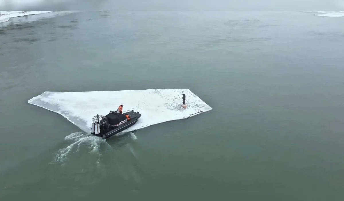 Чем опасен весенний лед: спасатели обратились к казахстанцам