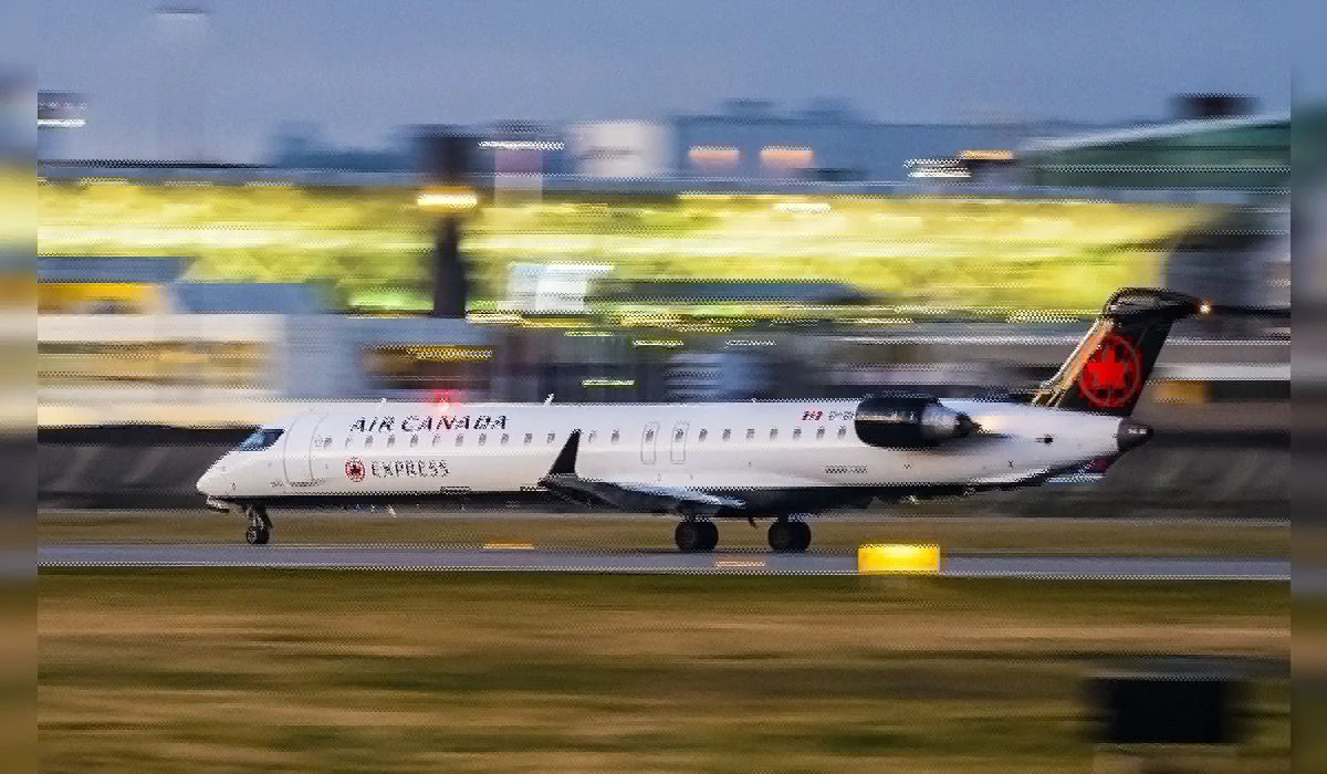 Самолет столкнулся с пожарной машиной в Нью-Йорке