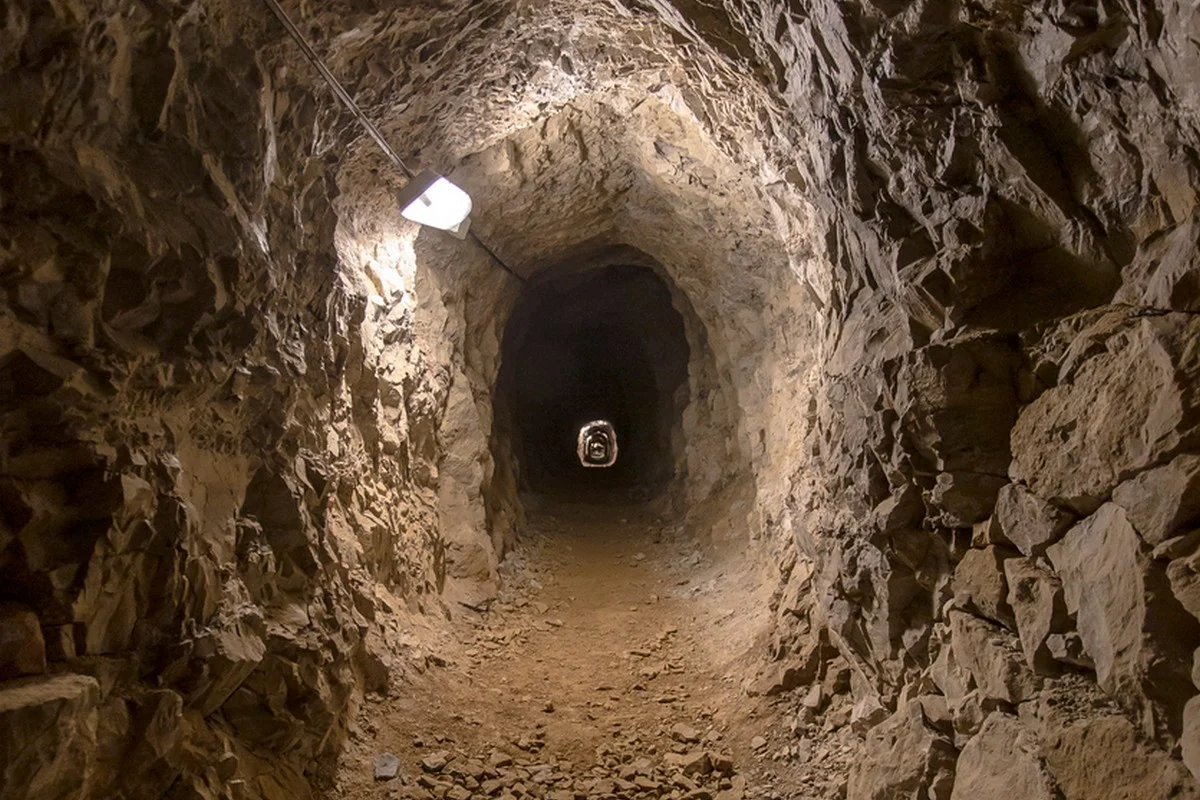 Черных старателей завалило в шахте в Акмолинской области: один человек погиб