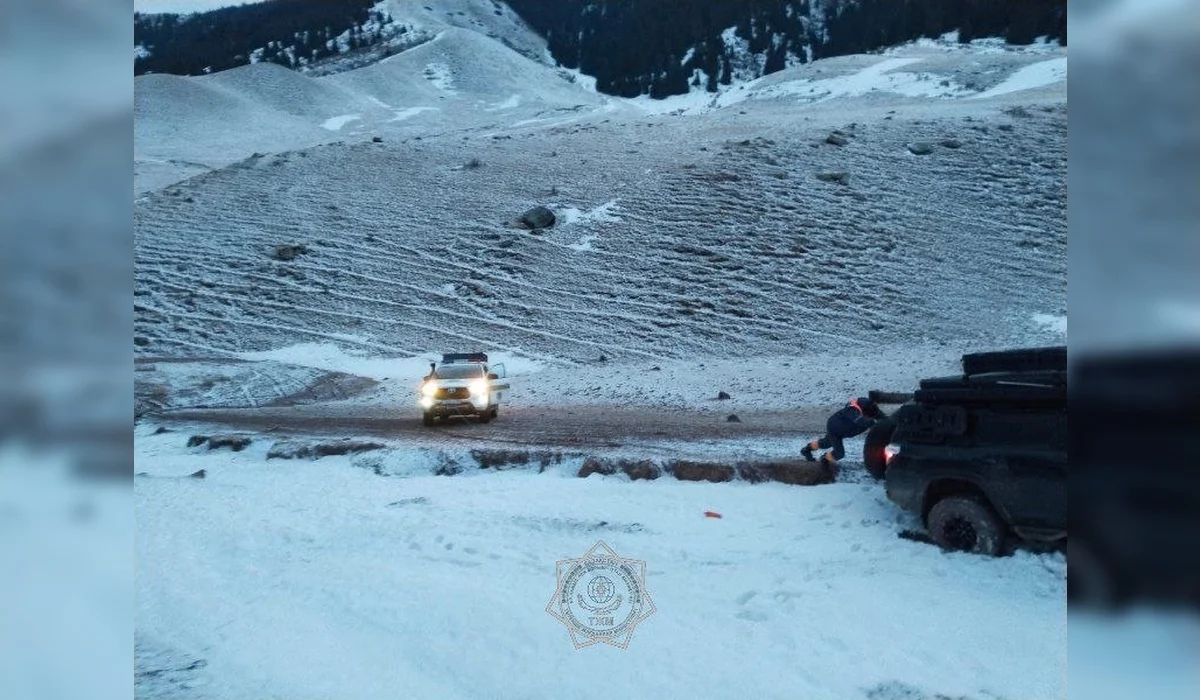 Пропавшую семью с детьми нашли в горах Алматинской области