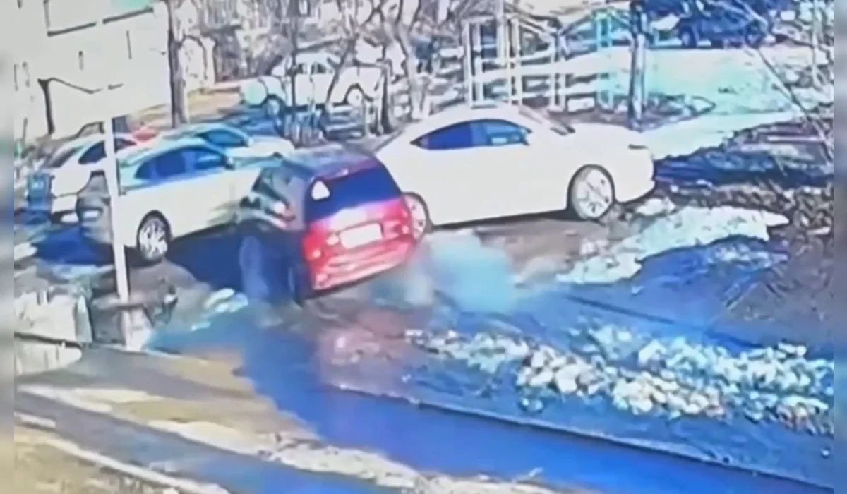 Нетрезвая женщина протаранила припаркованные машины в области Абай