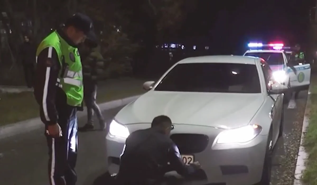 Ночные гонки в Алматы: водители разгонялись до 250 км/ч по Аль-Фараби (ВИДЕО)