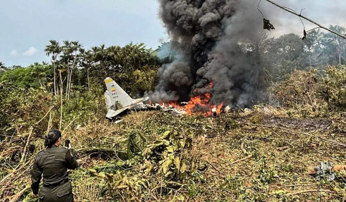Число погибших при крушении военного самолета в Колумбии превысило 60 человек