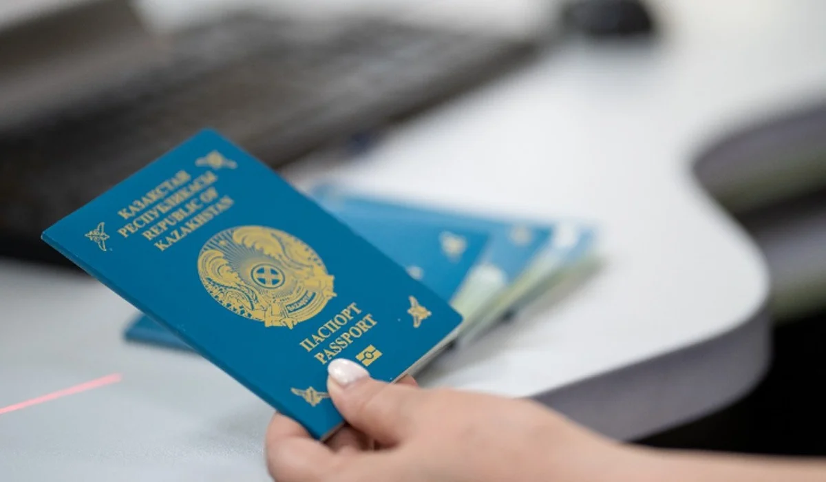 До 40 дней вместо 90: сократят сроки получения казахстанцами паспортов за рубежом