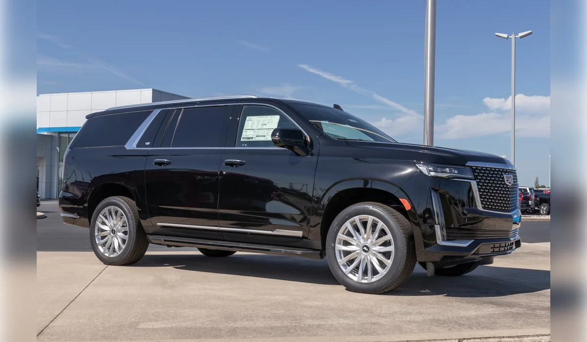 Cadillac Escalade отправился на штрафстоянку из-за долгов владельца в Павлодаре