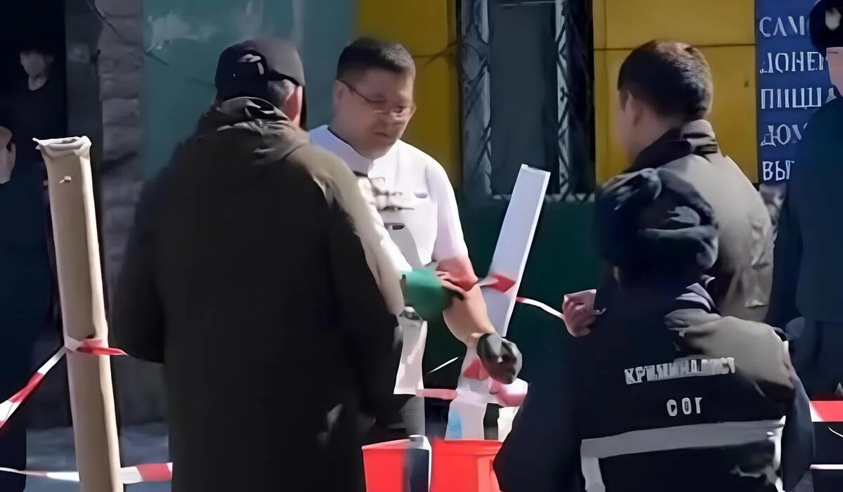 Мужчина облил себя бензином и угрожал самосожжением у рынка в Караганде (ВИДЕО)