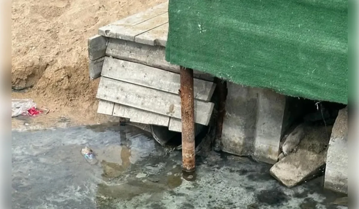 Слив неизвестной жидкости в Каспий обеспокоил жителей Актау