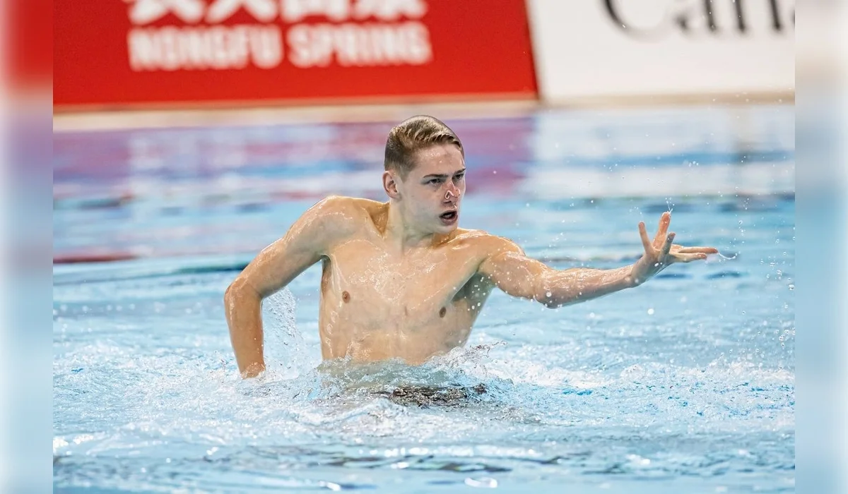 Казахстанец завоевал бронзу на этапе Кубка мира по артистическому плаванию