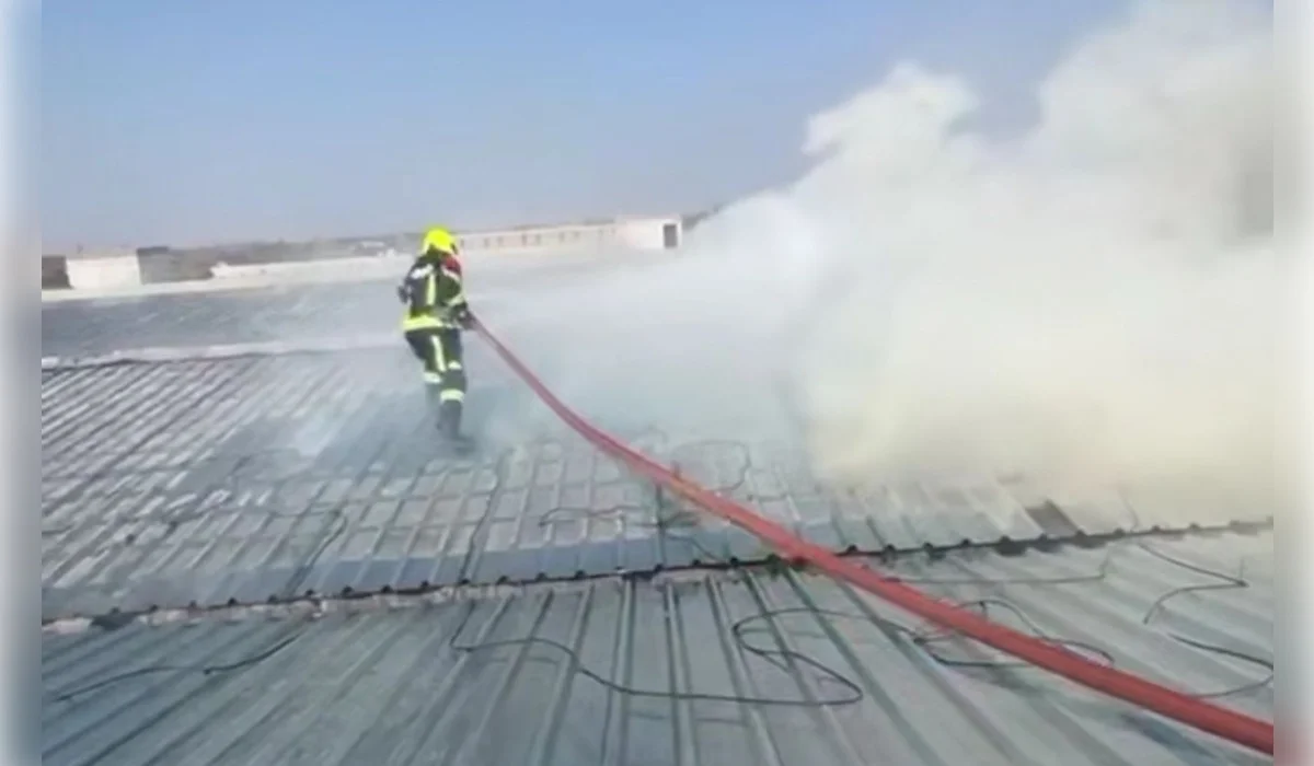 В Алматы вспыхнула кровля строящегося здания (ВИДЕО)