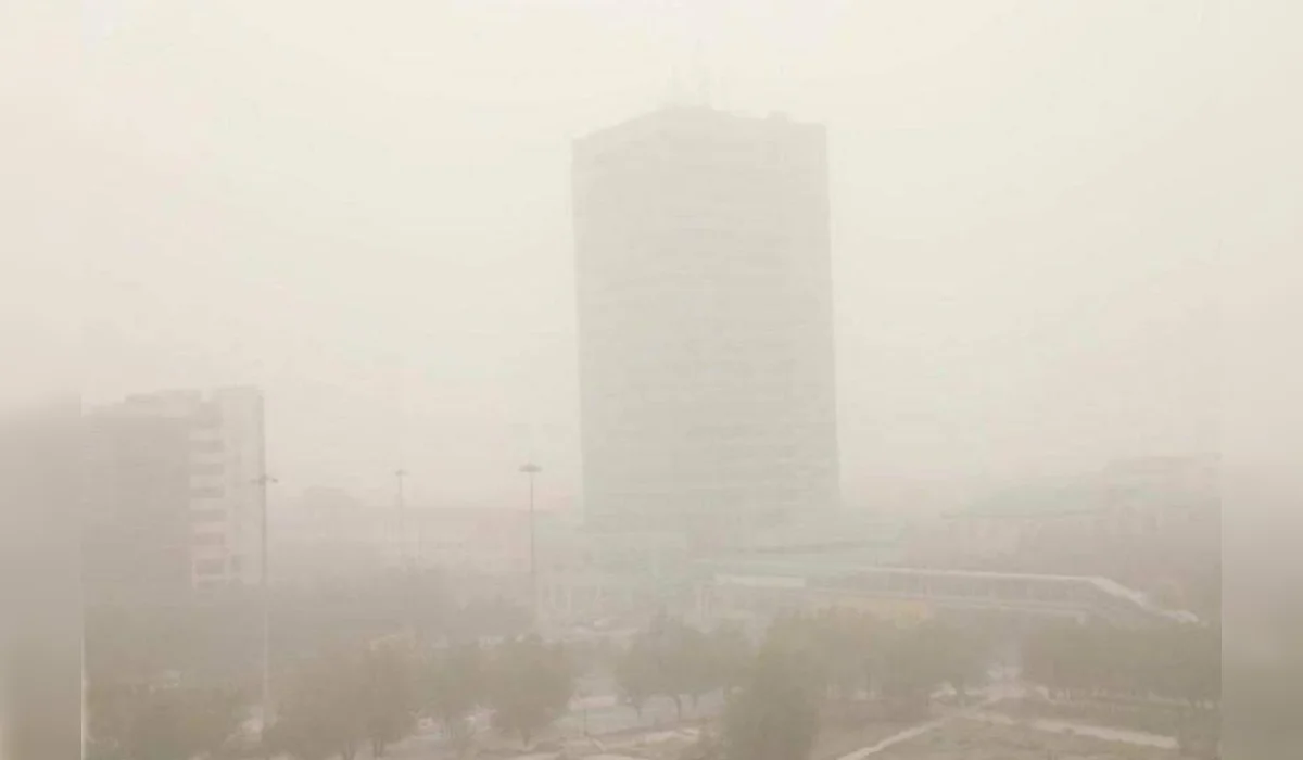 Пыльные бури в Атырау могут быть связаны с обмелением Каспия