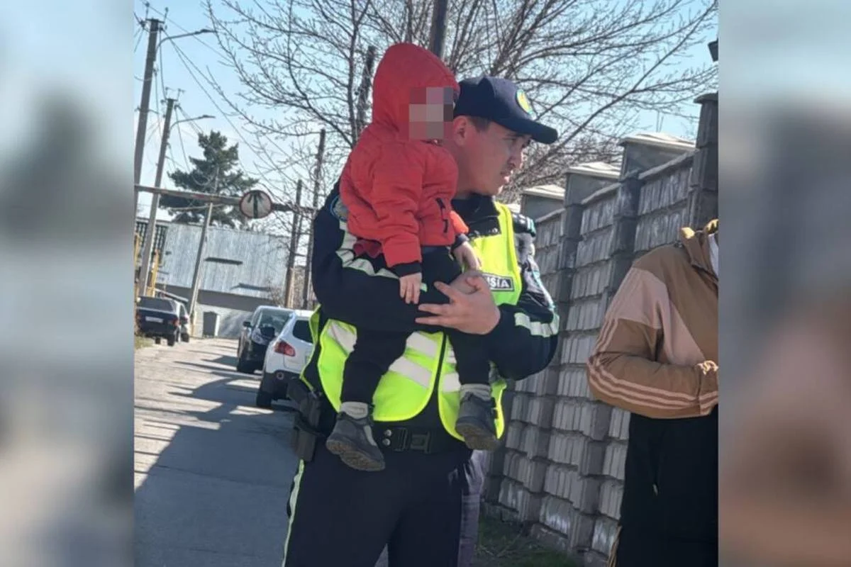 Двухлетнего беглеца обнаружили на дороге полицейские в Жетысу