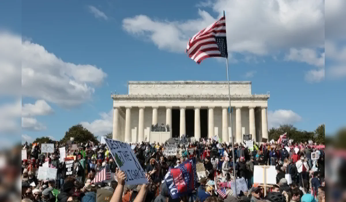 Миллионы американцев вышли на протесты против Трампа