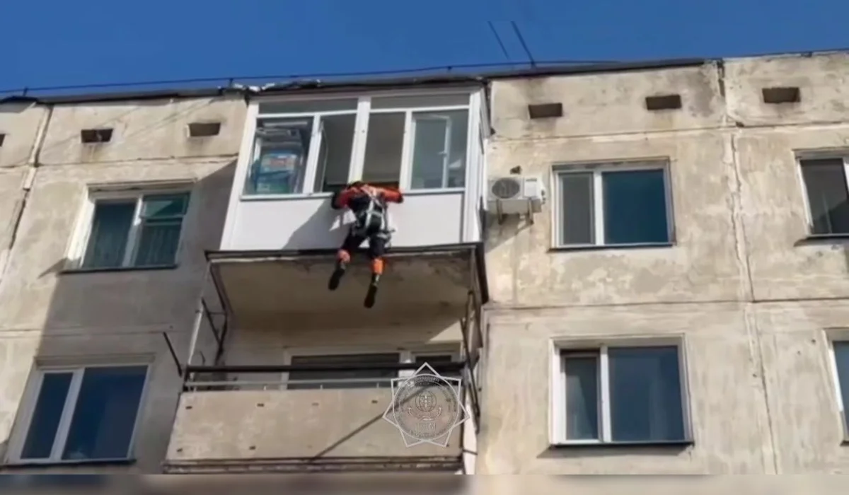 Спасатели вызволили мужчину из запертой квартиры в Кокшетау