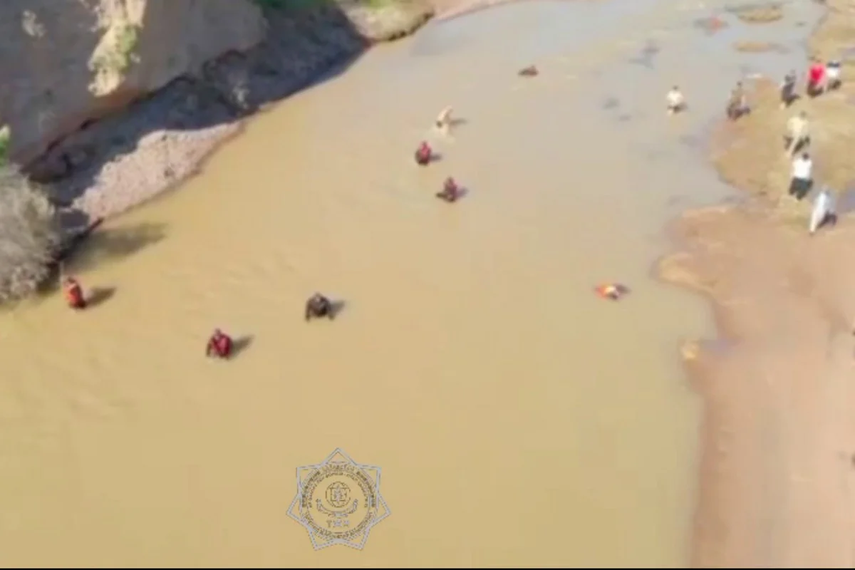 Два шлюза перекрыли для поисков утонувшего мальчика в Туркестанской области