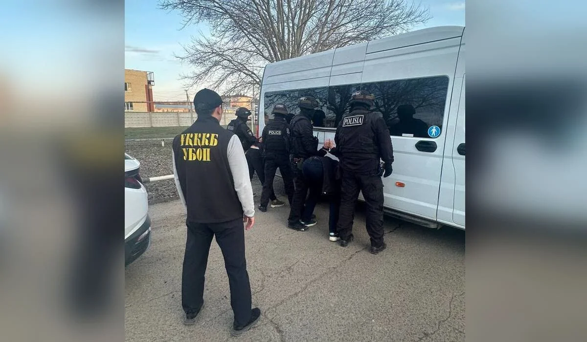 Агрессия и сопротивление: задержание группы мужчин сняли на видео в ЗКО