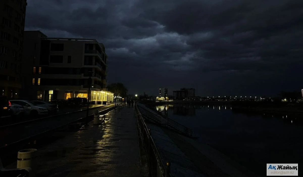 Дождь оставил без электричества больше 9 тысяч домов в Атырау