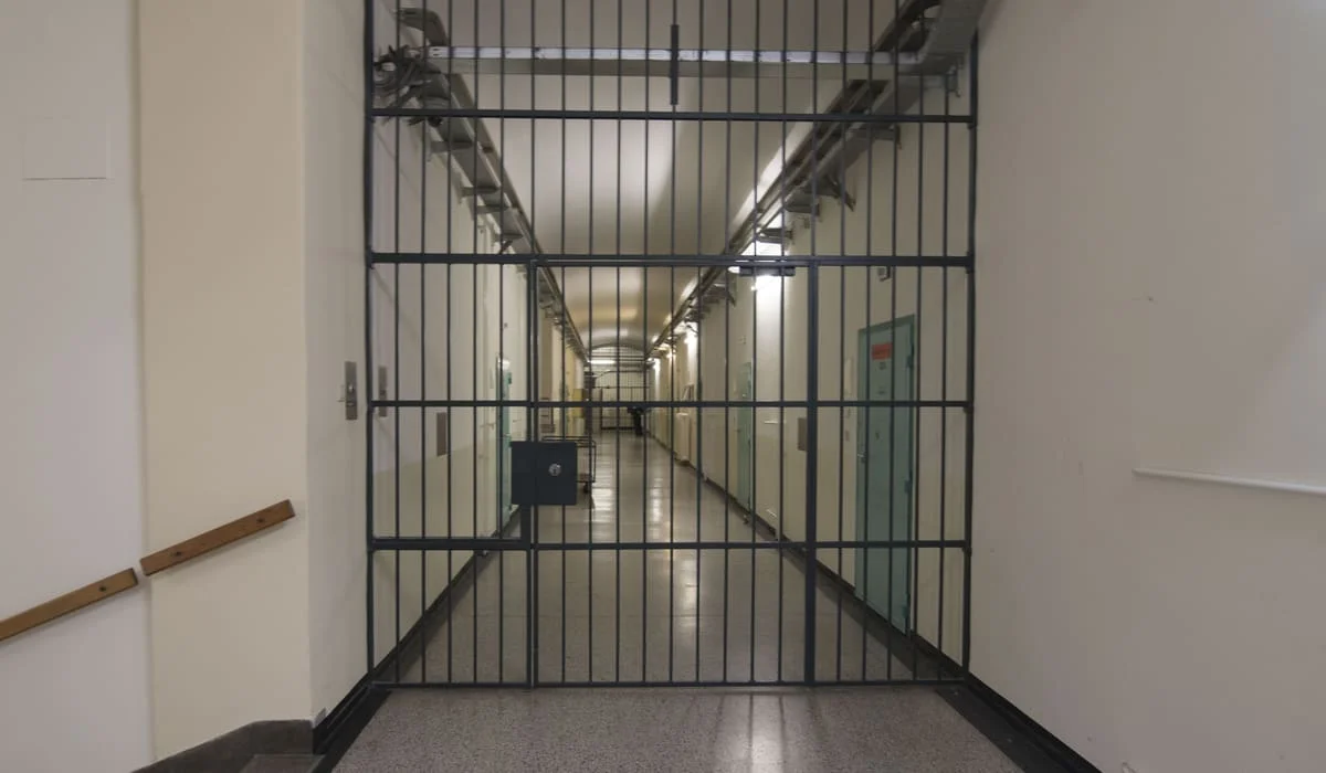 Казахстанец получил 20,5 лет тюрьмы после того, как разбил камеру в СИЗО