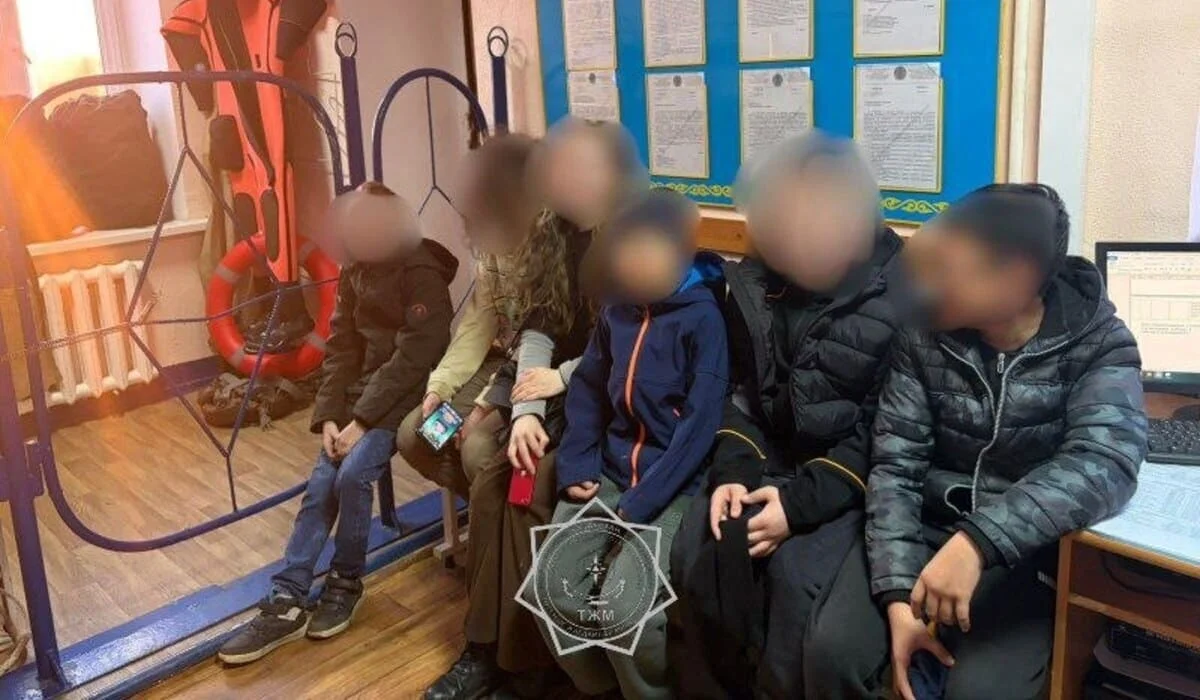 Опасная игра на льду: в Павлодаре дети вышли на тонкий лед Иртыша (ВИДЕО)