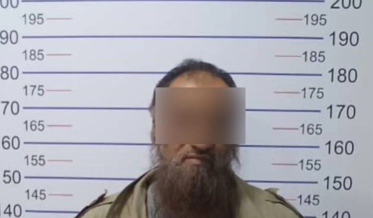 Мужчина раздавал детям конфеты с иголками внутри в Бишкеке