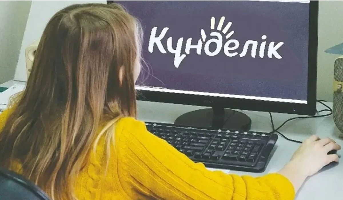 Бумажную отчетность учителей заменили цифровой: депутат предложила пересмотреть работу Kundelik.kz