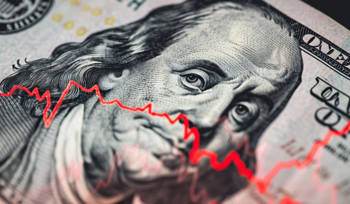 Курс доллара на KASE упал до 475 тенге