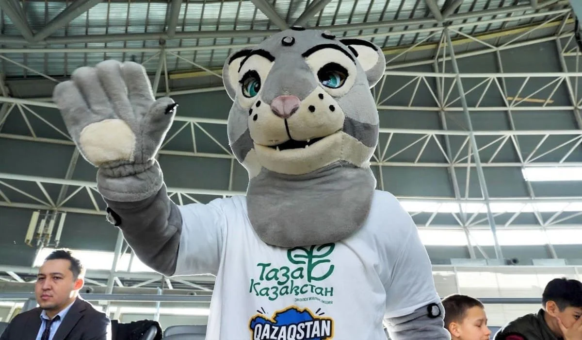 «Таза Қазақстан»: юные столичные футболисты провели экоакцию на матче сборных Казахстана и Коморских островов