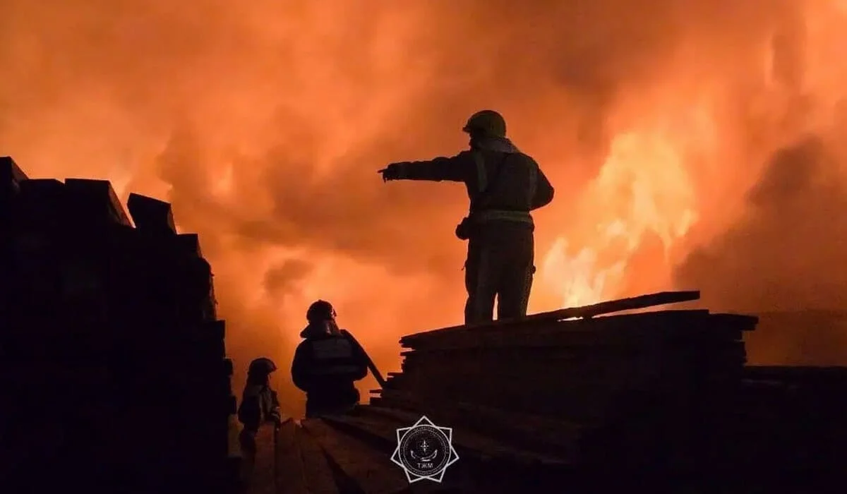 Мусорный полигон загорелся в Туркестанской области: владельца наказали