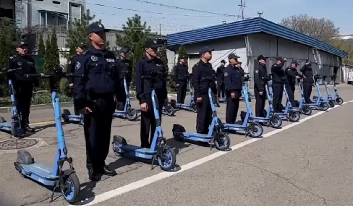 На улицы Алматы вышли самокатные патрули (ВИДЕО)