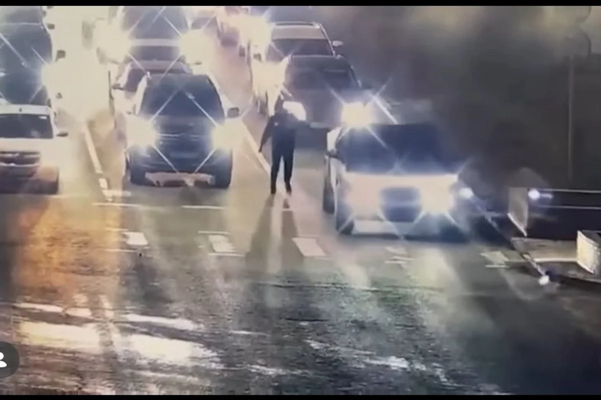 В Астане 14-летний подросток на Tesla гонял по улицам и пытался скрыться от полиции (ВИДЕО)