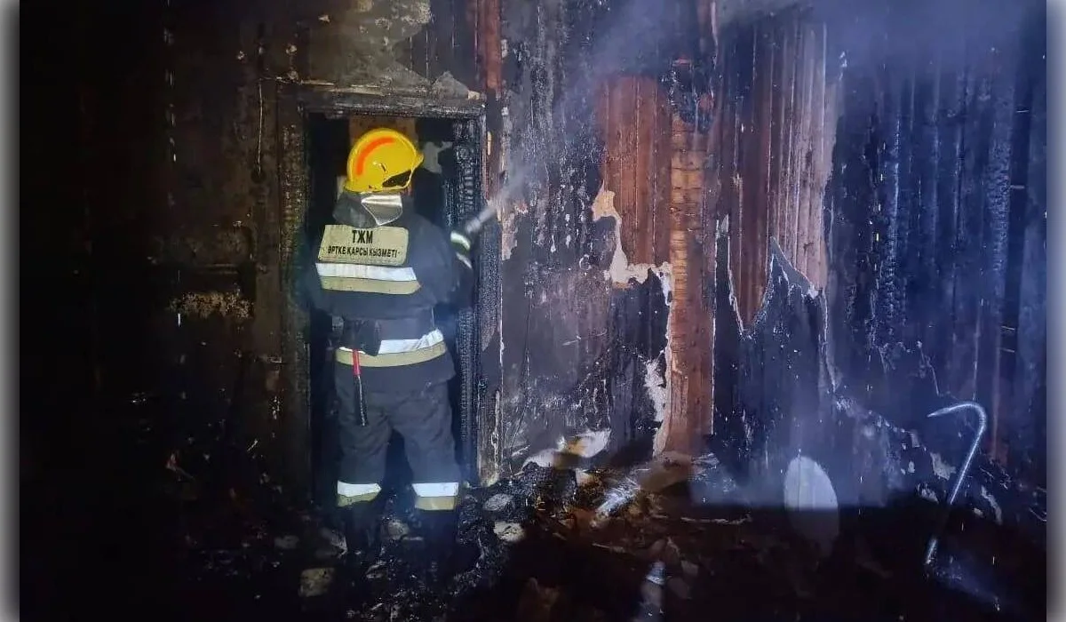 Тело мужчины нашли после пожаре в квартире в Риддере