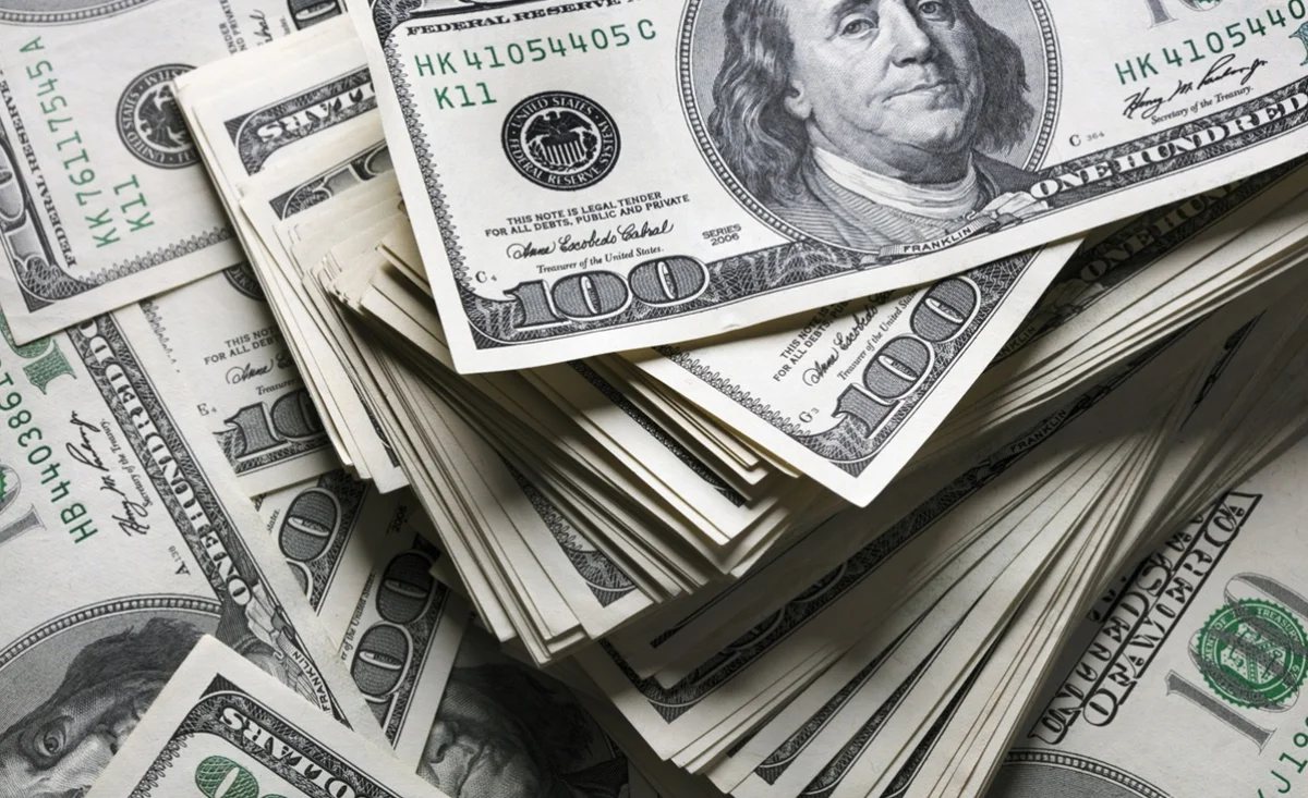 Курс доллара в обменниках Казахстана пошел вниз