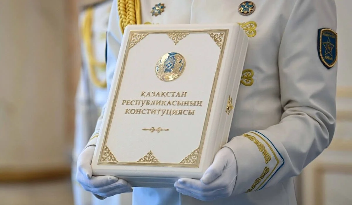 Министерства обязали включить Конституцию в школьные и университетские программы