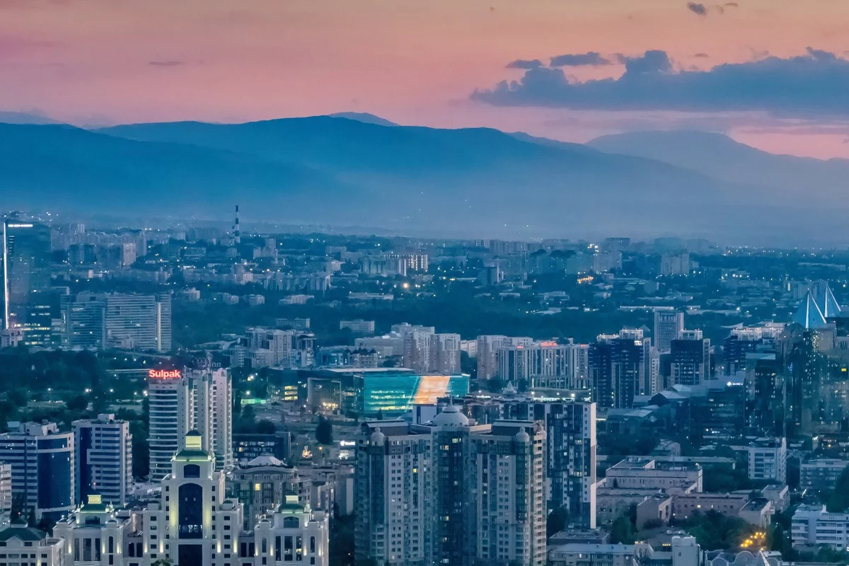 Штормовое предупреждение объявили в 16 регионах Казахстана на 8 апреля