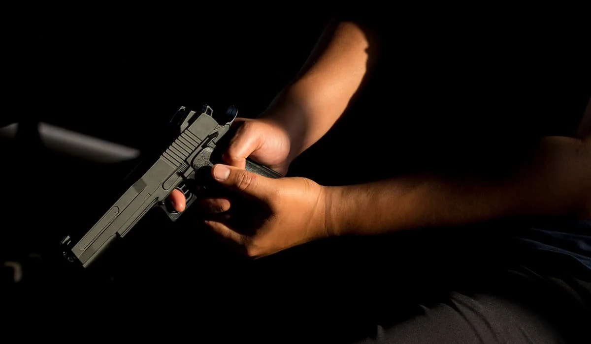 Мужчина выстрелил в живот другого человека в Актау