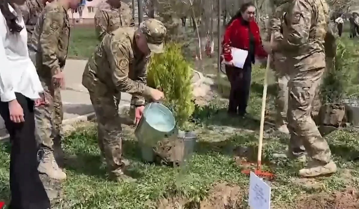 «Таза Қазақстан»: в Гвардейском гарнизоне высадят 500 деревьев