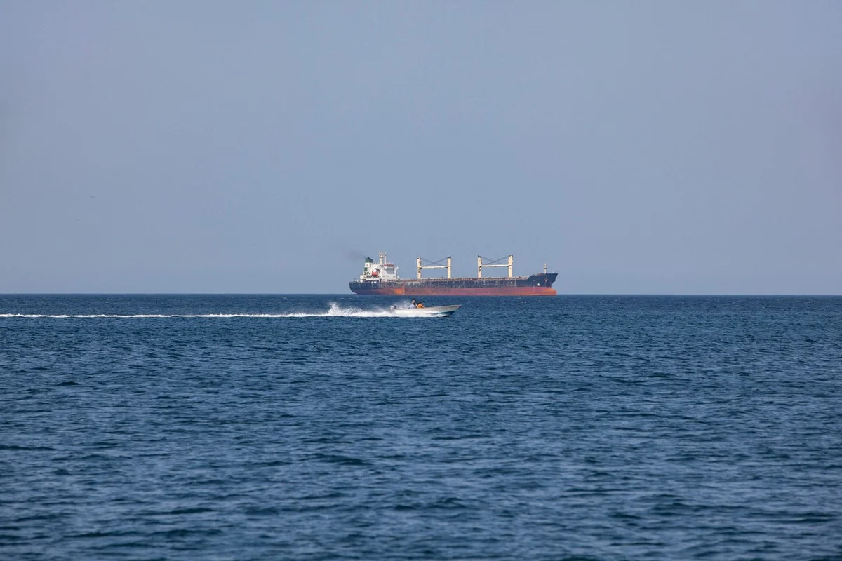 Иран закрыл Ормузский пролив в ответ на удары Израиля по Ливану