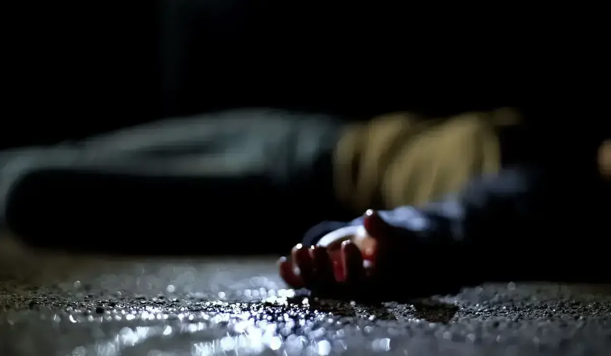 Мужчина изрезал ножом женщину в магазине в области Улытау