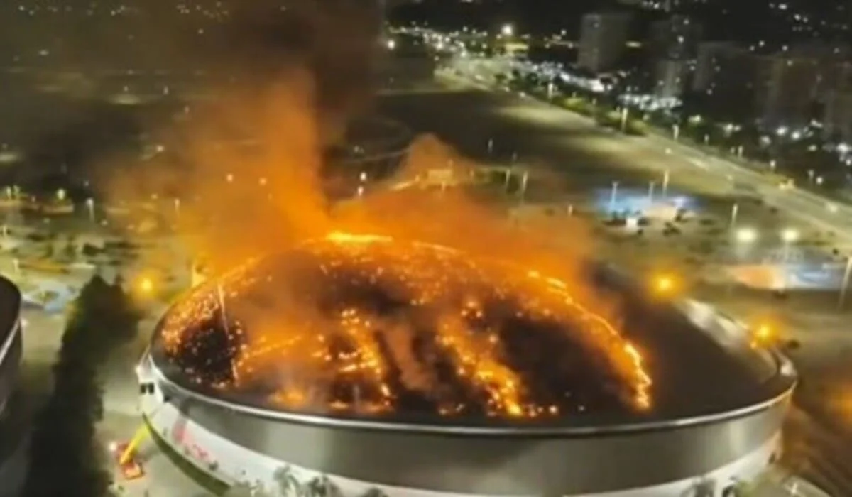 На Олимпийском велодроме в Рио сгорела крыша во время юниорского ЧМ по фехтованию (ВИДЕО)