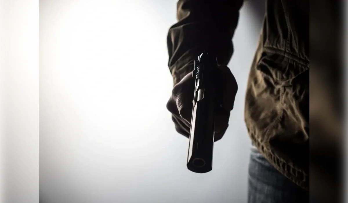 Стреляли в спину и ранили: двое мужчин пытались убить парня в ВКО