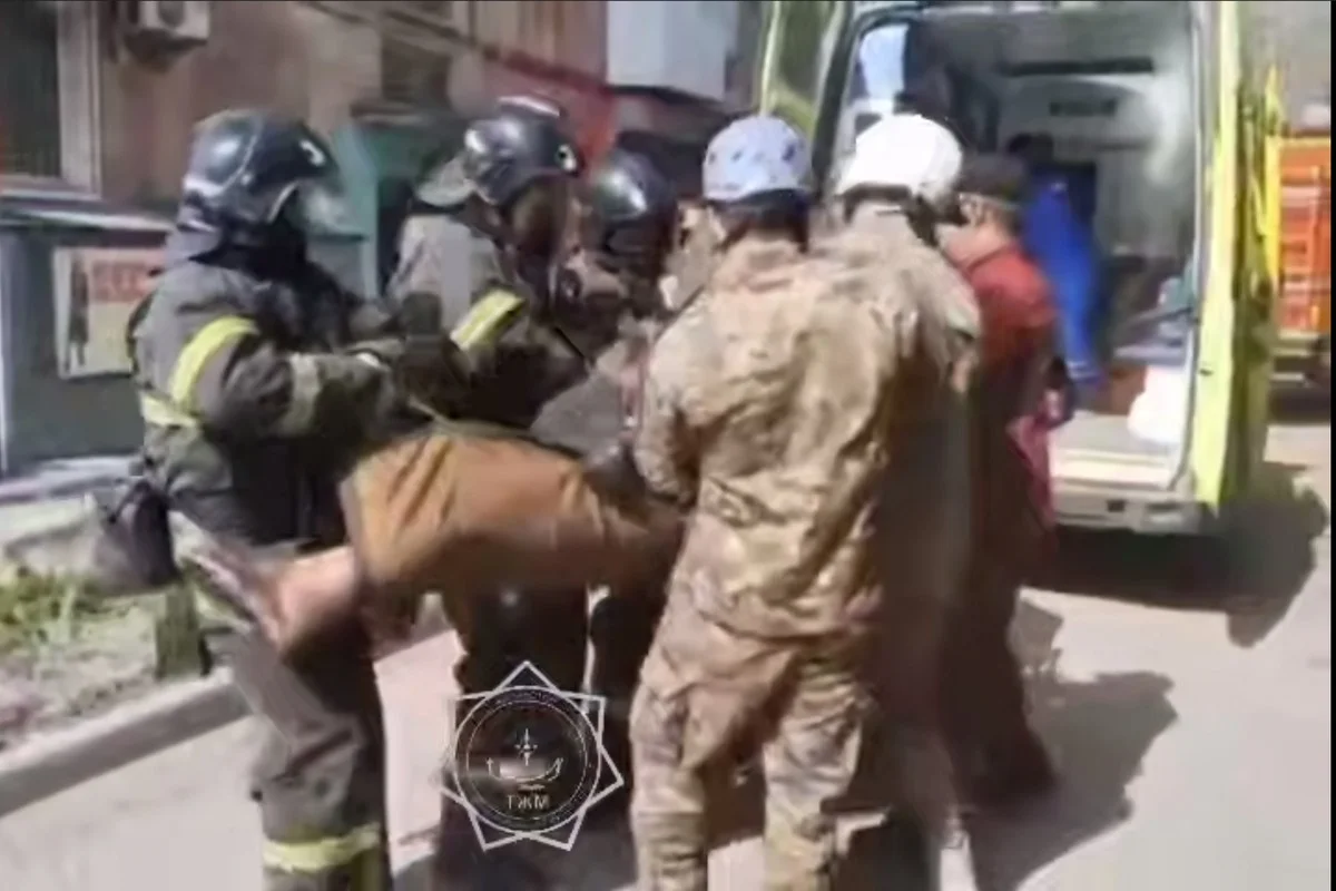 Задохнувшегося в дыму 90-летнего пенсионера спасли пожарные в Усть-Каменогорске