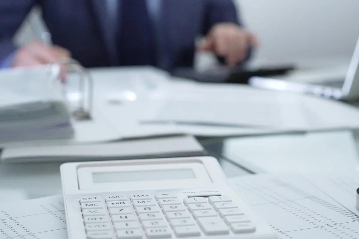 Причину массовой блокировки счетов казахстанцев назвали в Комитете госдоходов