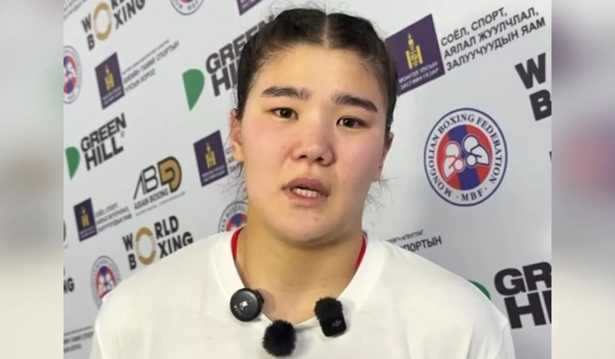 Казахстанская боксерша растрогала Казнет после финала ЧА (ВИДЕО)