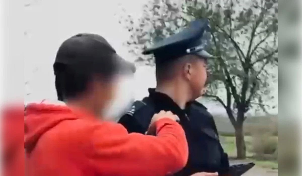 Мужчина выбросил две тонны строительного мусора на улицу в Туркестанской области (ВИДЕО)