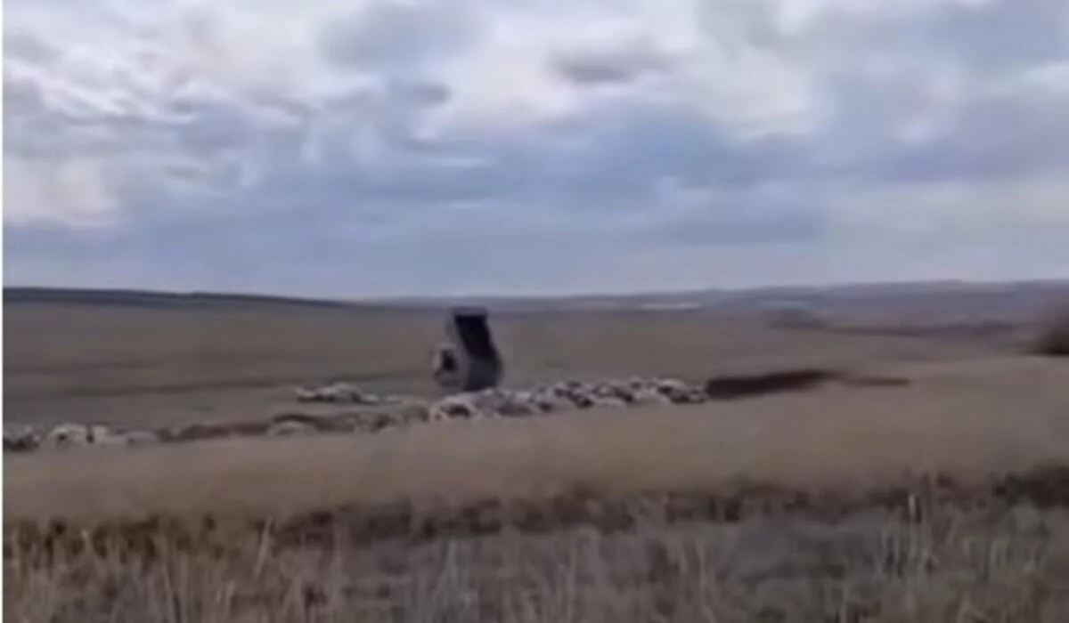 Водителя грузовика, вывалившего несколько машин мусора в степи, наказали в Актюбинской области (ВИДЕО)